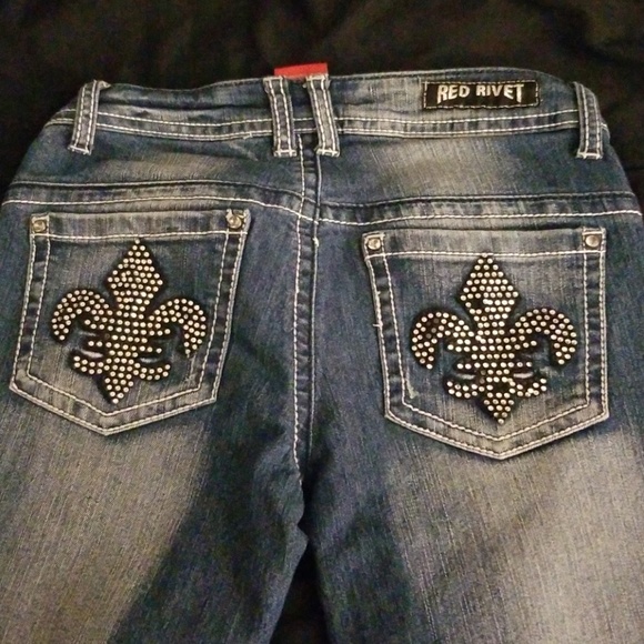 Red Rivet Jean Capris - Picture 6 of 8